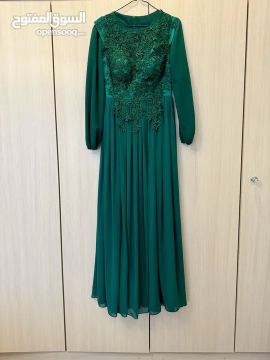 فستان اخضر