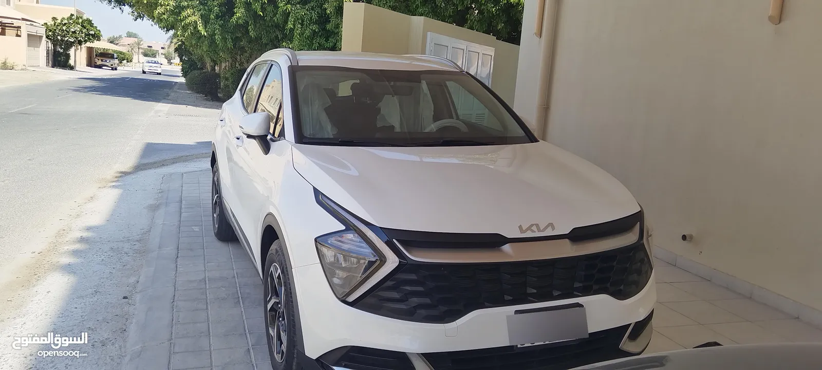 KIA Sportage SUV-2023 _White (Negotiable)