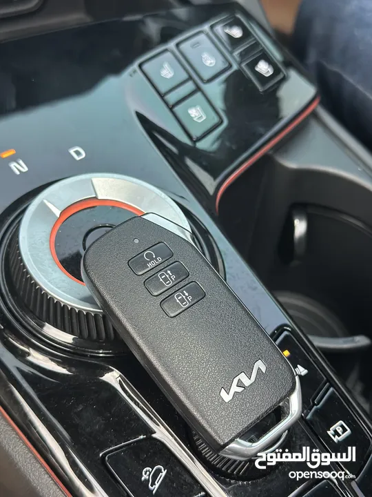 كيا سبورتاج هايبرد 2023 - فل كامل مع بانوراما - غرفة مميزه - عداد قليل اصلي - إمكانية التقسيط.