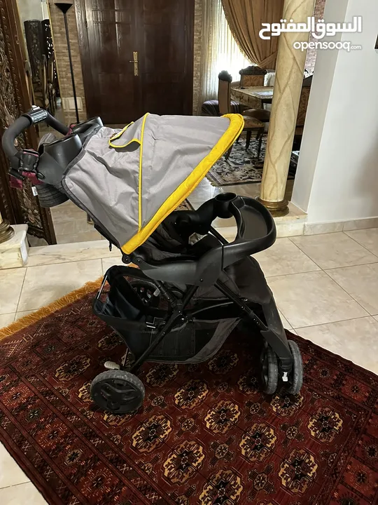 عرباية اطفال مع مقعد سيارة نوع GRACO