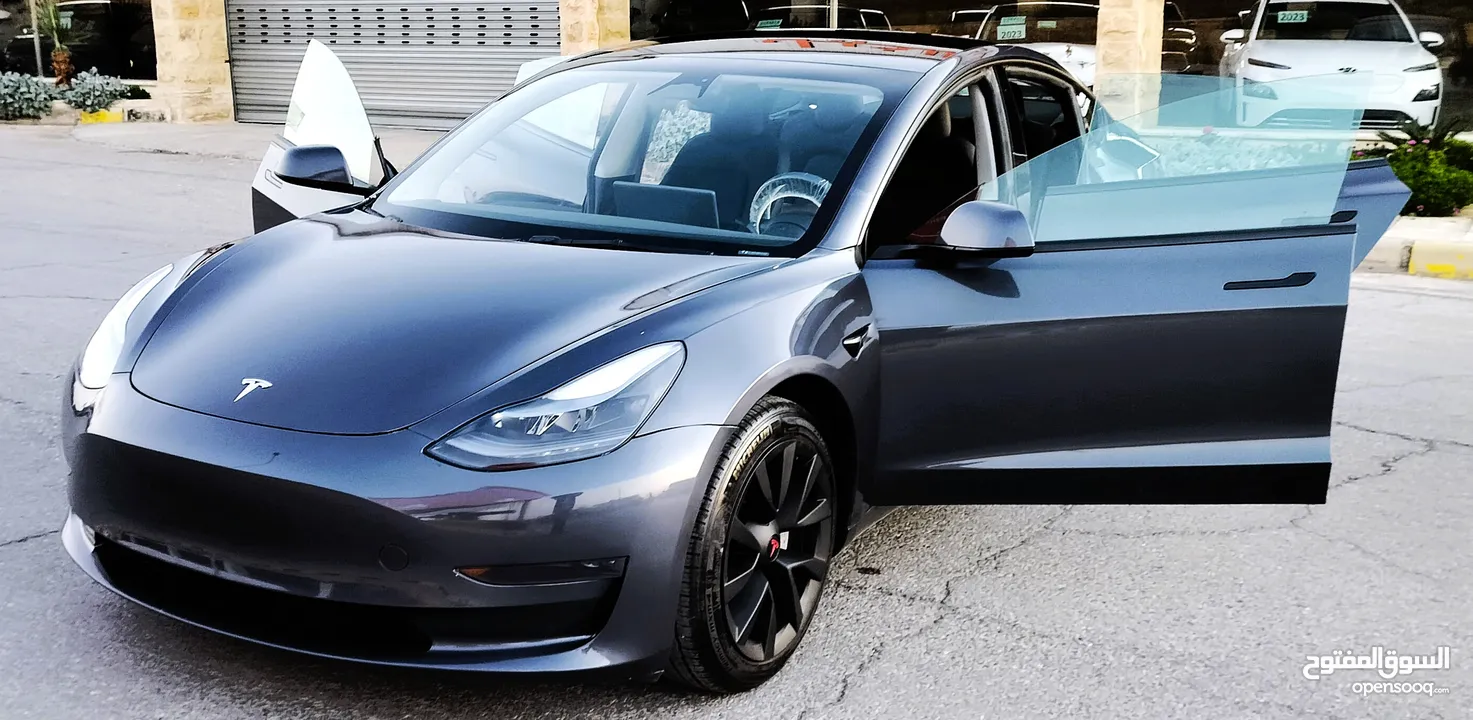 تيسلا 2023 MODEL 3 فحص كامل 4 جـيـد ممشى قليل 20 الف بحالة الوكالة لون فيراني مميز بسعر محرووق ولقطة