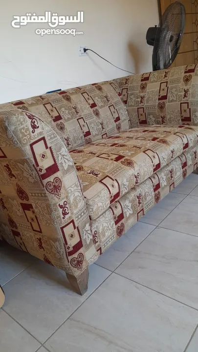 طقم كنب بحاله جيده خشب سويد 5سم