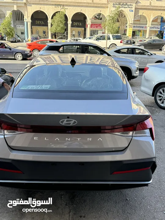 ‏Hyundai Elenttra 2024 للإيجار ب أفضل الأسعار لدى الصقر الأسود لتأجير السيارات هونداي النترا