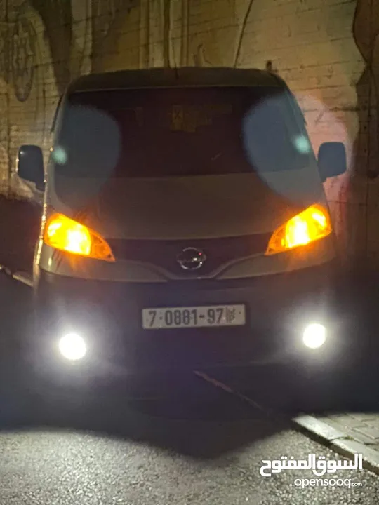 نيسان nv200