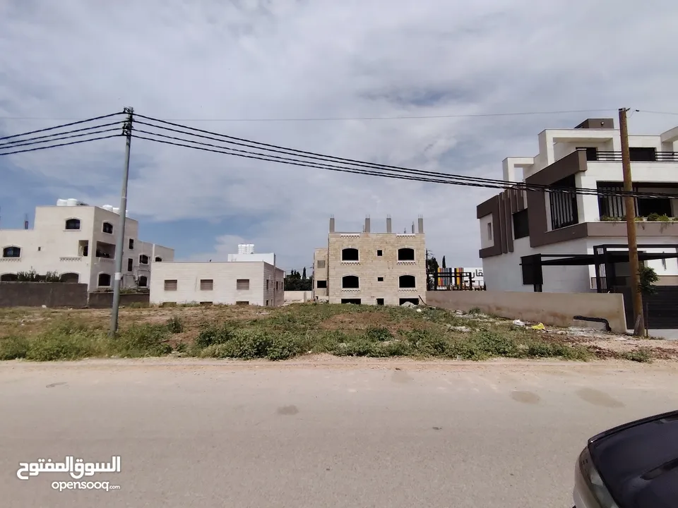 قطعة أرض مميزة للبيع اربد منطقة ايدون الجزيرة الغربية مساحة 805م غرب مدارس تقارب