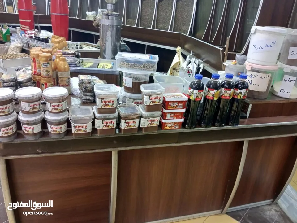 ديكور خشب محل كامل مع مياكين وقارمه وابواب سكريت بابين حوالي 6ب 7 الشجره