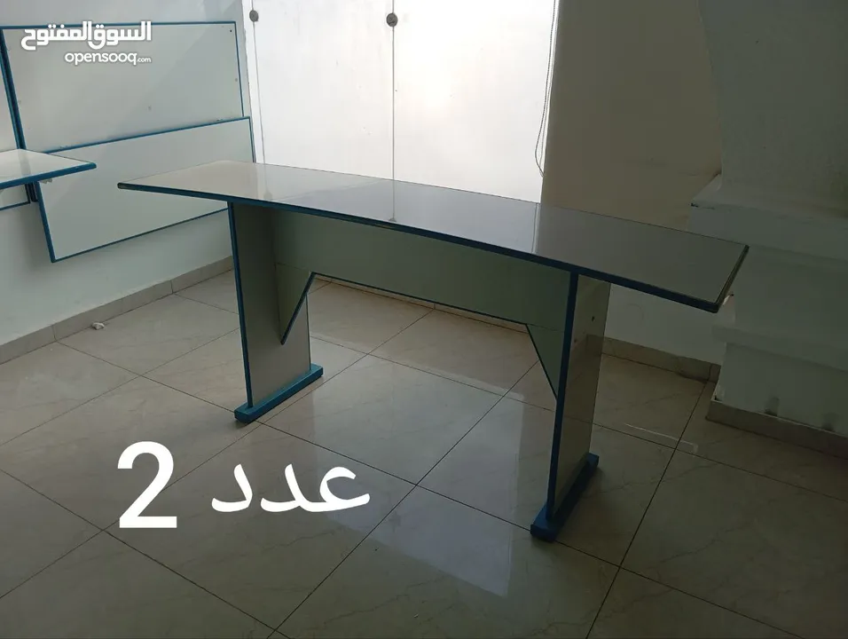 أثاث مكتبي وأدوات ومستلزمات للتدريب داتا شو ولوح ذكي، كراسي، طاولات، مكاتب ، نافورة، رفوف، حائط، باب
