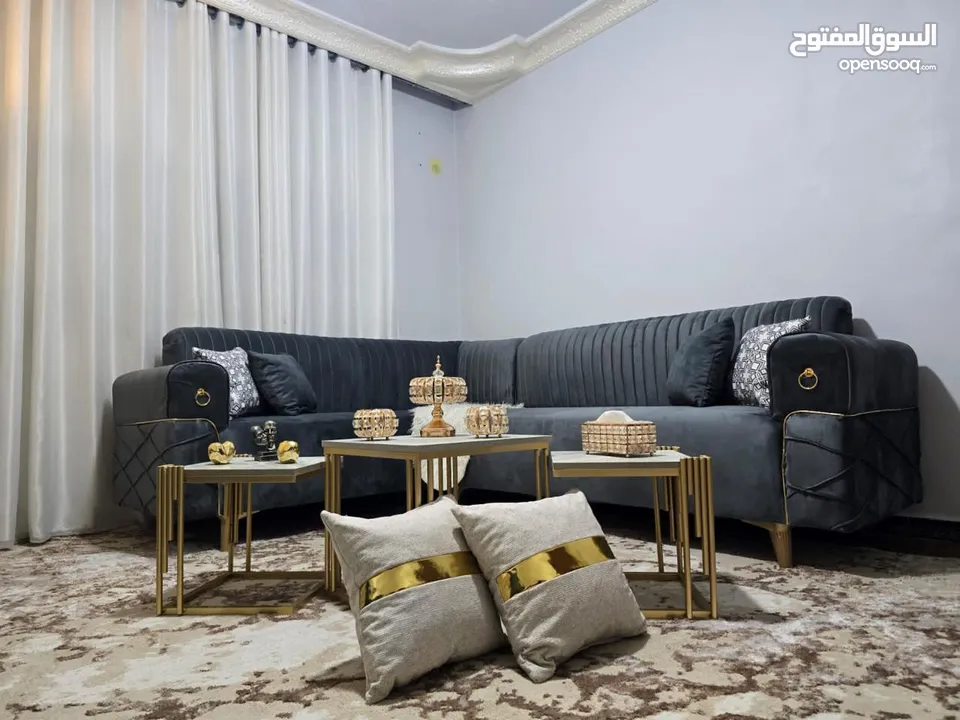 جدد غرفة ضيوفك.. طقم كورنر 9 مقاعد لون اسود قماشه ووتربروف خشب سويد استعمال بسيط جدا اقل من شهر