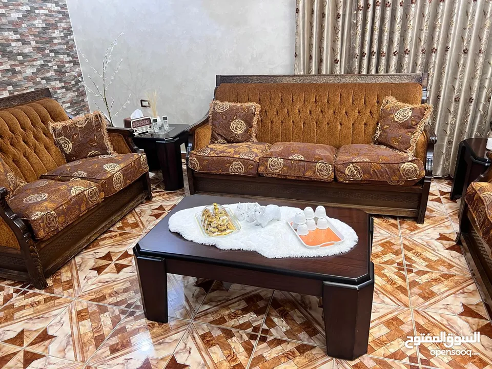 طقم كنب بحاله ممتازه