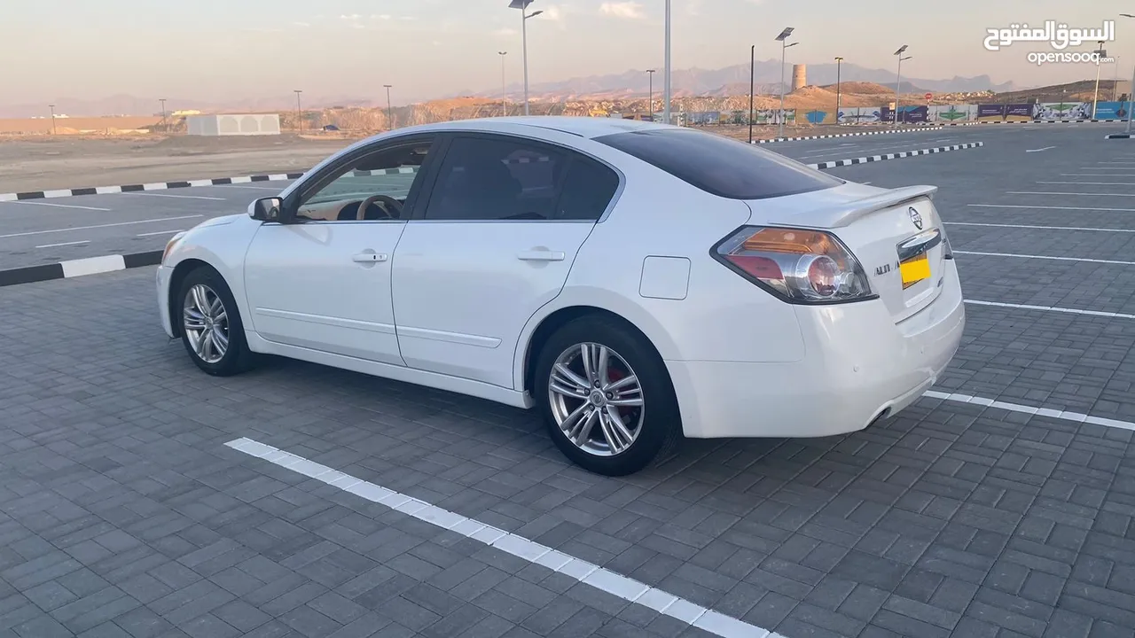 NISSAN ALTIMA 2010 Urgent sale ایرانی