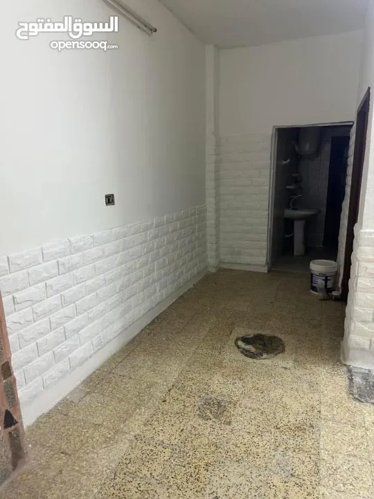 بيت طابقين للبيع كاش  في مخيم الزرقاء