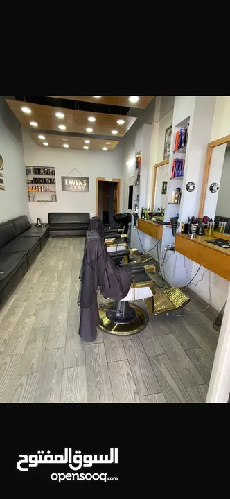 للبيع: ديكور صالون حلاقة رجالي — شبه جديد وبحالة ممتاز
