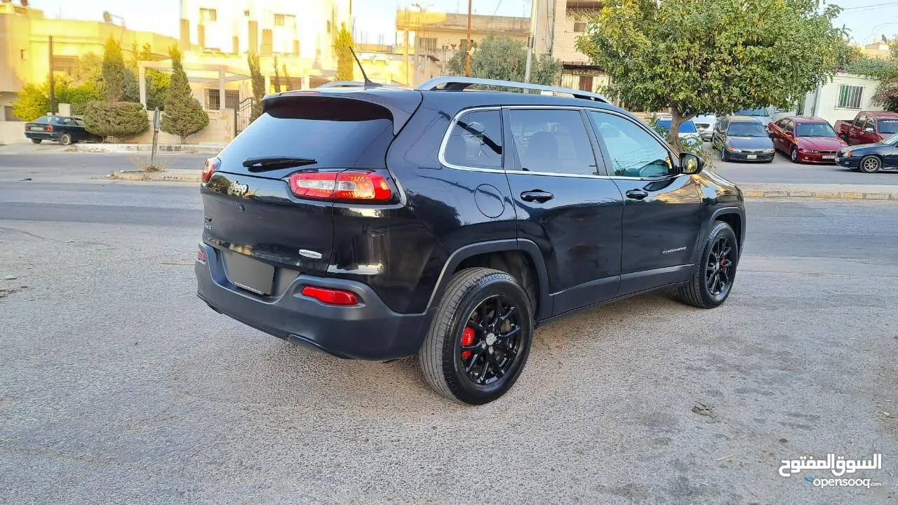 جيب شيروكي 2015 sport & Black Edition  كرت ابيض ماتور اقتصادي