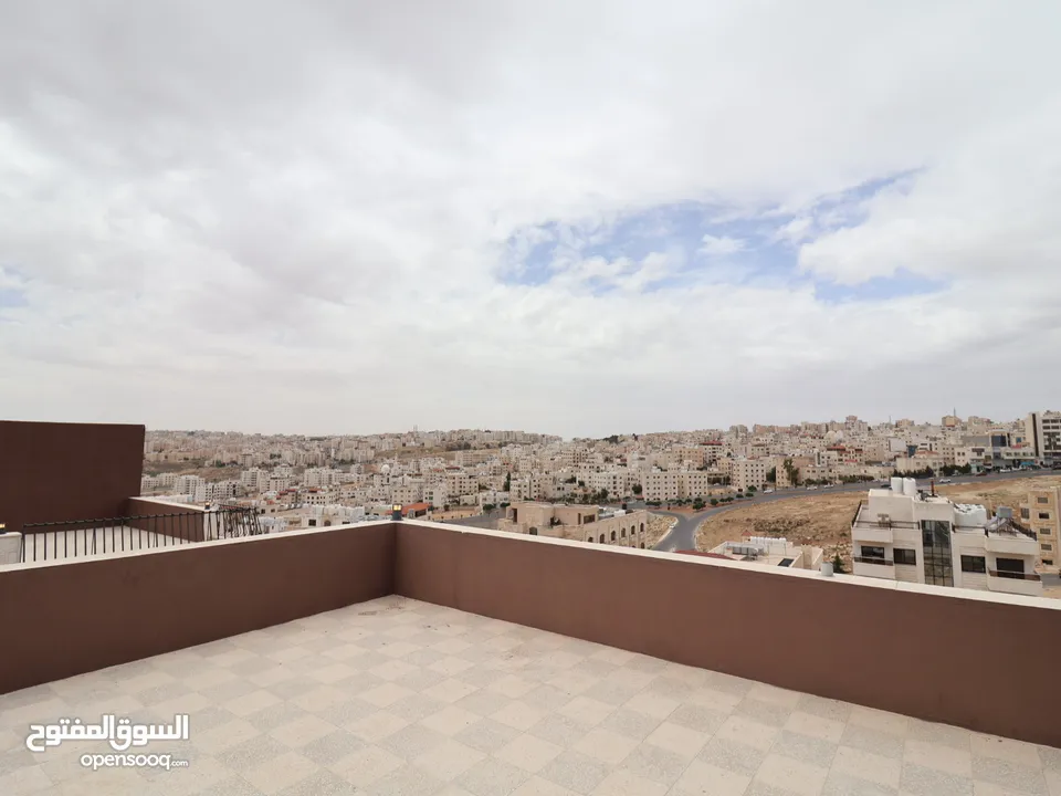 شقة طابق أخير مع روف (205م)داخلي (80م)ترس خارجي في أرقى مناطق ام حجير شفا بدران