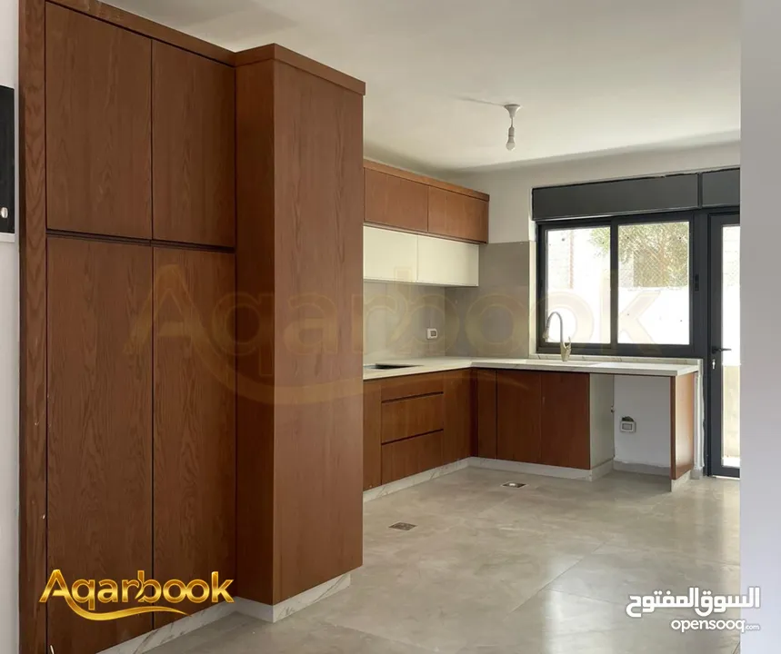 شقة مميزة للبيع في عين منجد