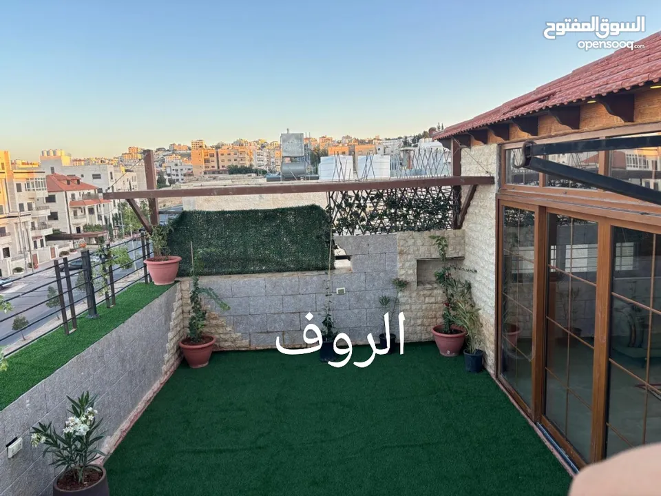 لمن يرغب بالسكن أو الاستثمار شقة مع روف فاخرة تشطيب ديلوكس في اجمل مناطق الجبيهة للبيع بسعر مميز