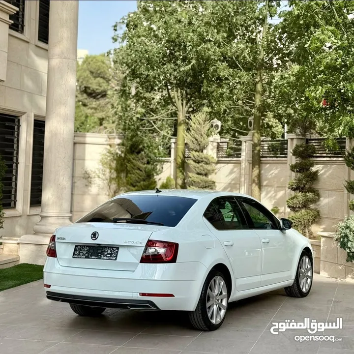 سكودا اوكتافيا صالون 2018