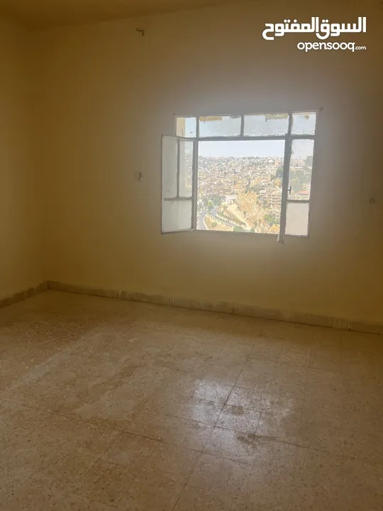 قطعة أرض مع منزل طابقين للبيع في مدينة السلط-نقب الدبور