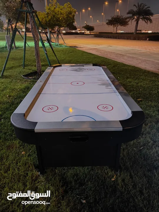 Air hockey  and baby foot