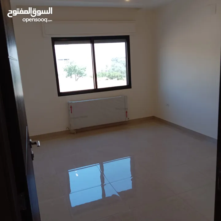 طريق المطار لم تسكن سوبر ديلوكس شقه فارغه للايجار + 240 متر 5 غرف نوم ـ 2 ماستر