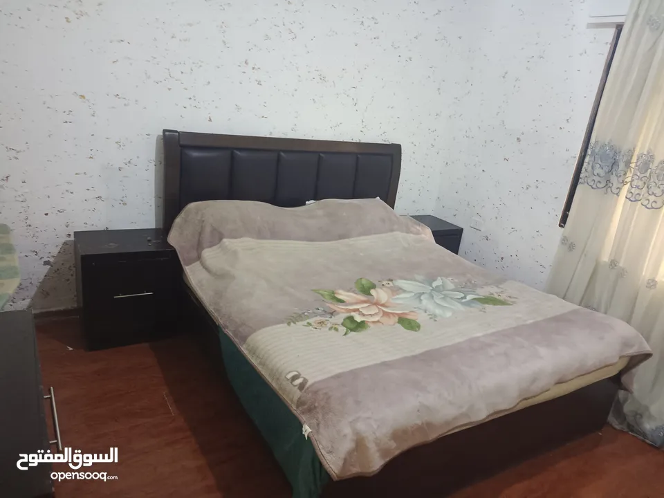 شقة مفروشة للايجار مخصصة للايجارالاسبوعي الجاردنز موقع حيوي قرب كافة الخدمات طابق شبه ارضي مع حديقة