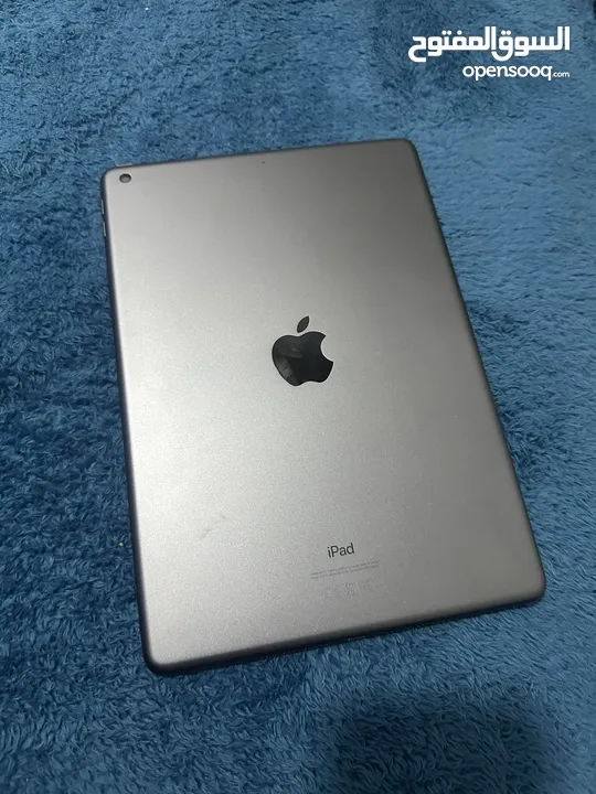 ايباد الجيل الثامن (8)  شبه جديد استعمال خفيف  128 g  تحديث اخر صدار جهاز مليون بالمية  متوفر توصيل