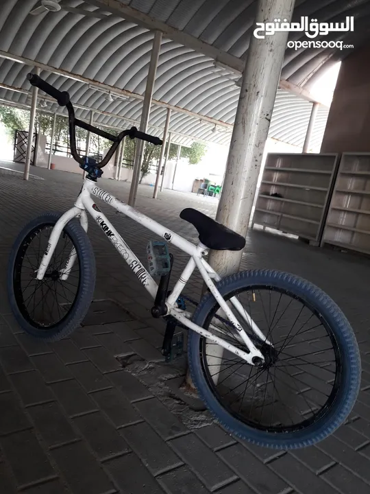 دراجه هوائية من نوع bmx عليها قطع stln و ahadow