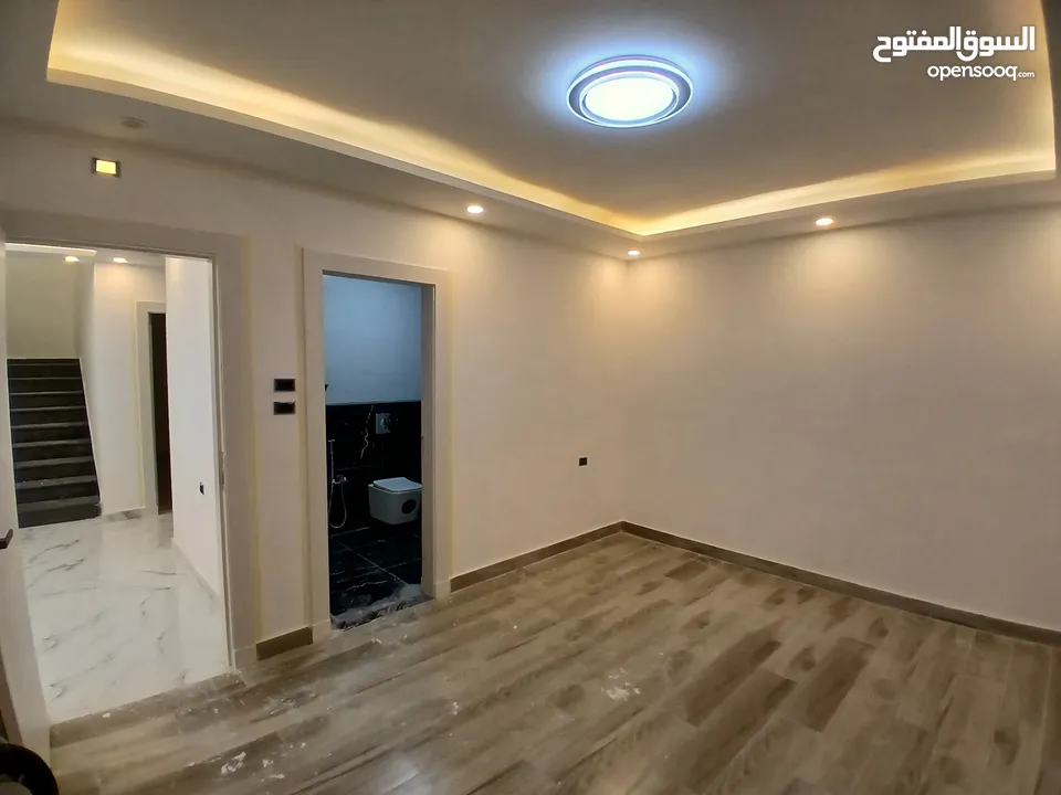 منزل دوبلكس ثلاث طوابق للبيع