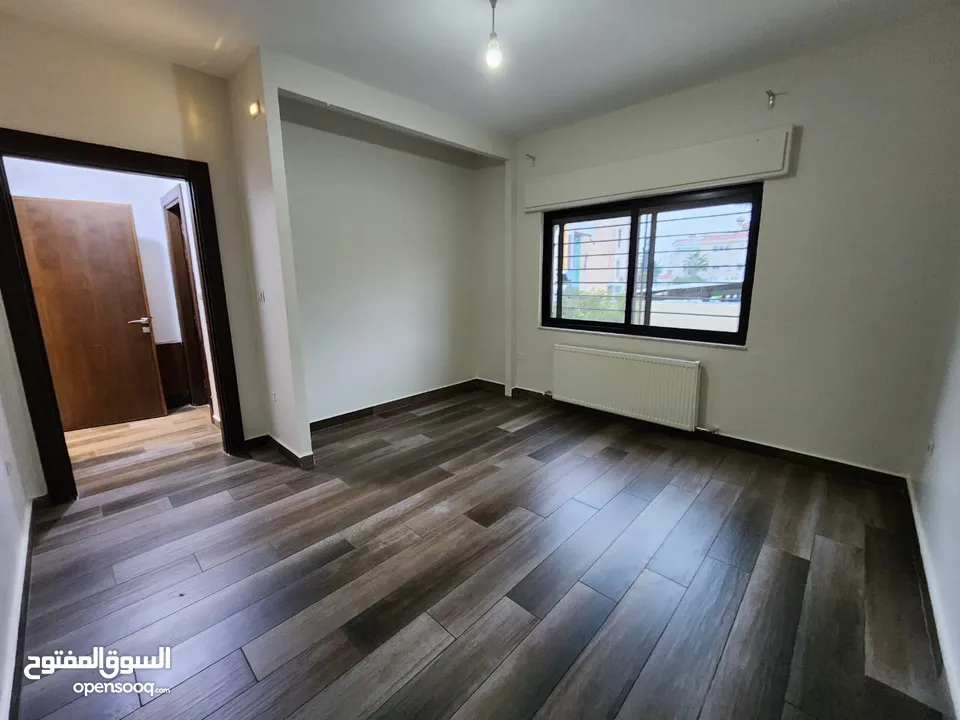 شقة أرضية فارغة للإيجار في الصويفية - ref: 14414