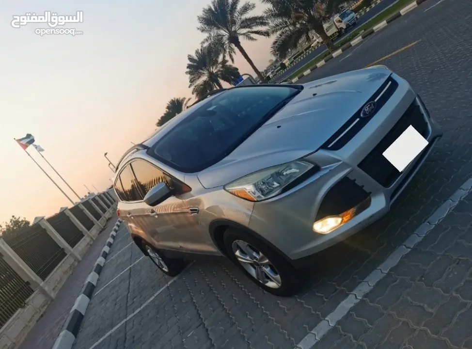 FORD ESCAPE 2014 - WELL MAINTAINED CAR - LADY USE