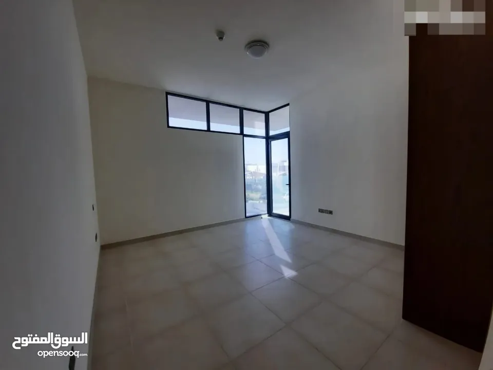 4BHK Villa  Good Condition  stand alone villa in west yas  Park View  فيلا 4 غرف مستقله للبيع