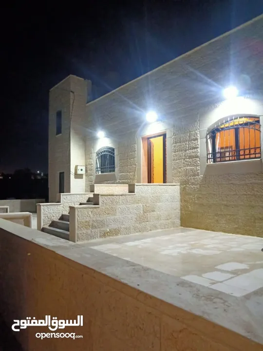 مزرعة 8 دونمات وبناء حجر فاخر 162 متر عمر البناء 5 سنوات