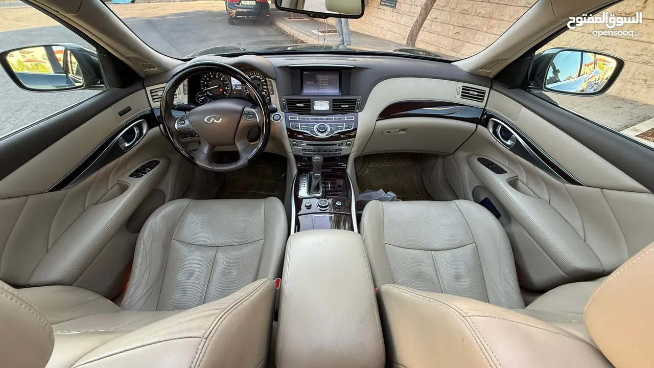 سيارة إنفينيتي Q70 2014 للبيع