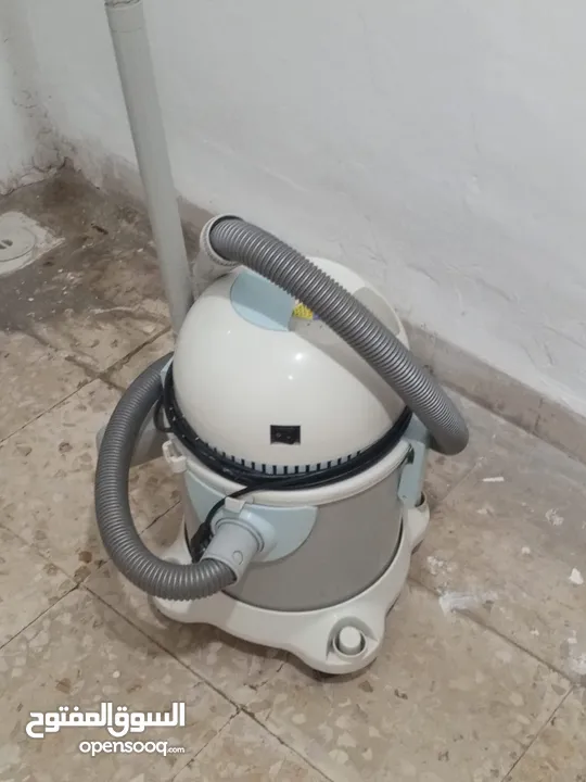 مكنسة كهربائية كراون 1000w مستعمل استعمال بسيط للبيع بسعر رخيص وسبب البيع السفر