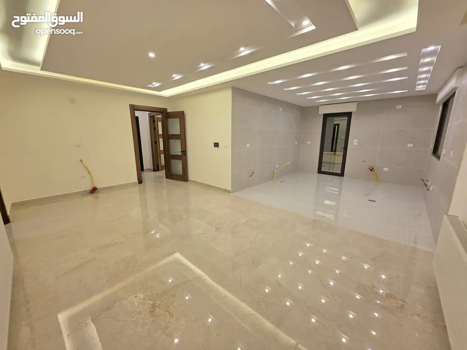 شركة رمضان مميل للاسكان - ضاحية النخيل طابق اول - مساحة 222م - شقة فاخرة - طريق المطار