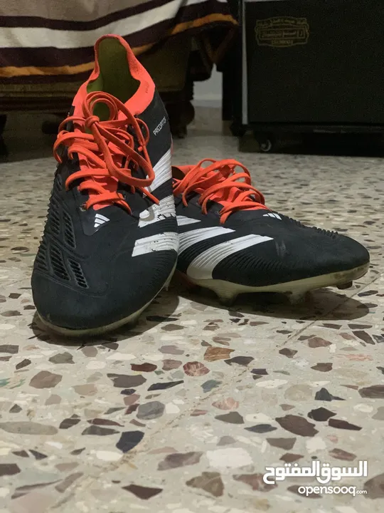 حذاء رياضي ماركة اديداسpredator