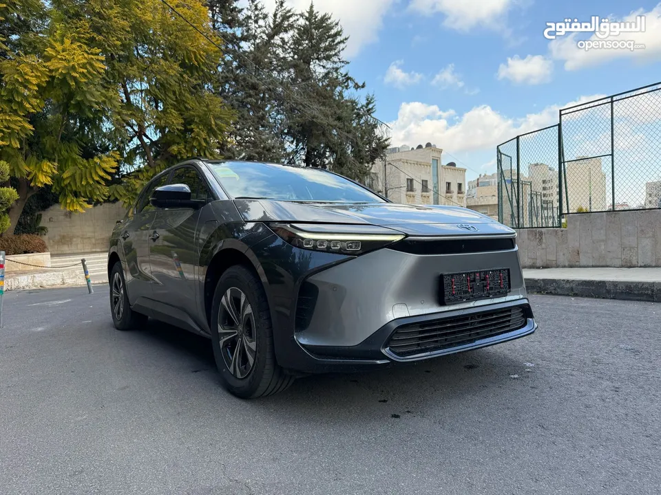 Toyota Bz4x 2023 AWD الكهربائية بالكامل  Full electric   كفاله الخياط  عداد صفر  Zero Mileage