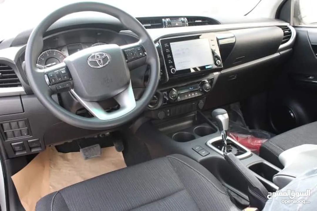 بيك اب Toyota Hilux 2023 لون لؤلؤي