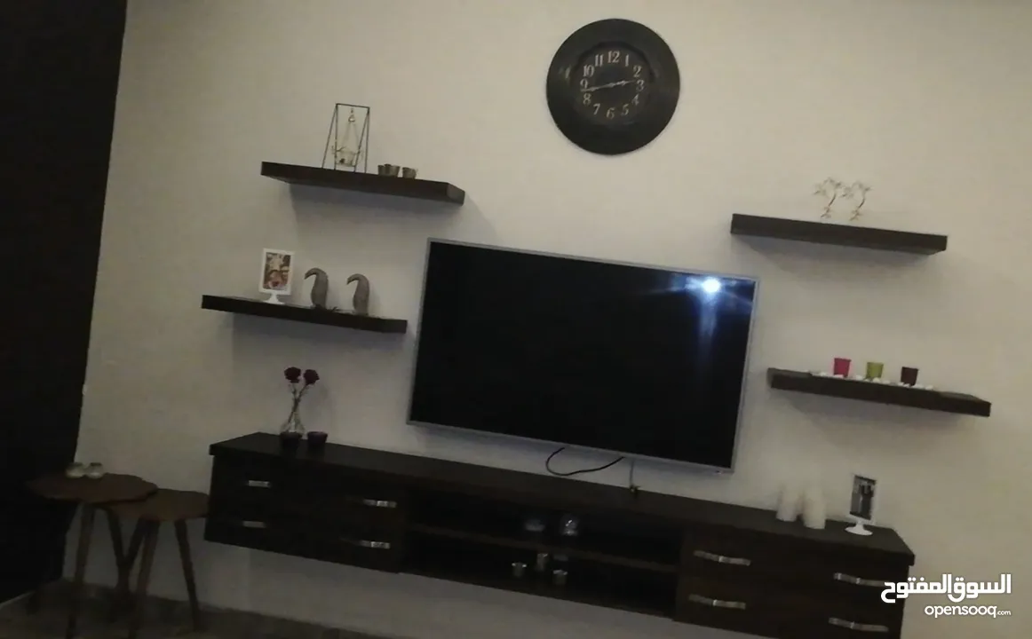 طاولة تلفزيون خشب لاتيه تقيل جدا استعمال خفيف