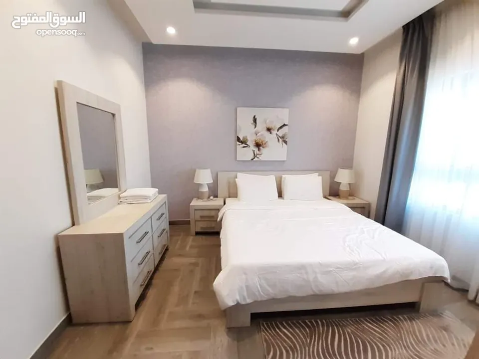 شقة اللايجار الشهري دبي الحدائق مكوّنة من غرفتين وصالة ومطبخ جاهز وحمامين