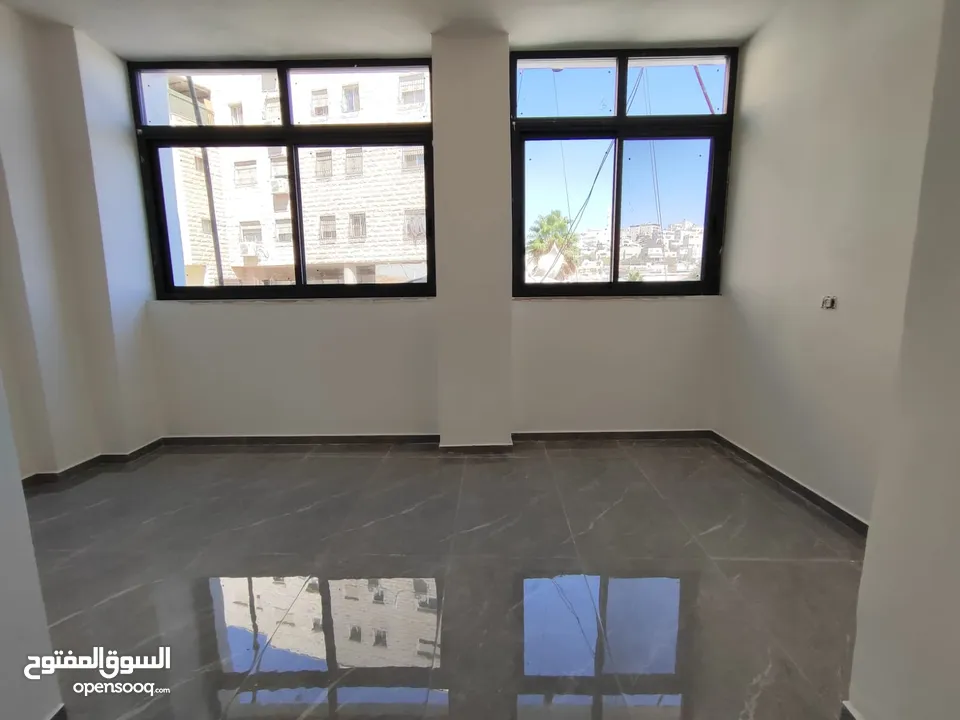 شقة للايجار في الرام اول نزول الكسارات قرب سوبر ماركت السلايمه