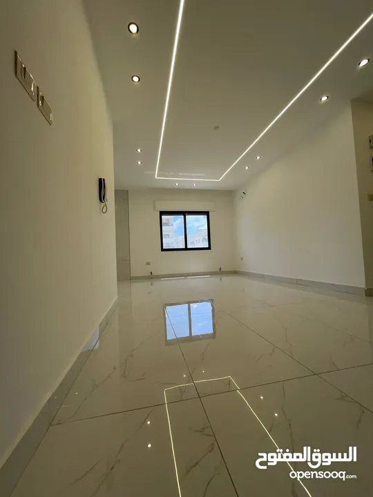 شقة طابق أخير 122م للبيع في البنيات – إطلالة مميزة وتشطيب راقٍ – قرب جامعة البتراء