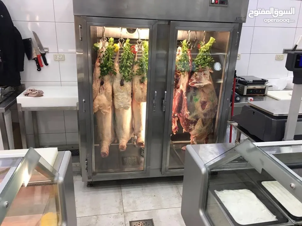 ثلاجة عرض اللحوم