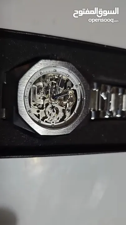 ساعة ميكانيكة mechanical watch