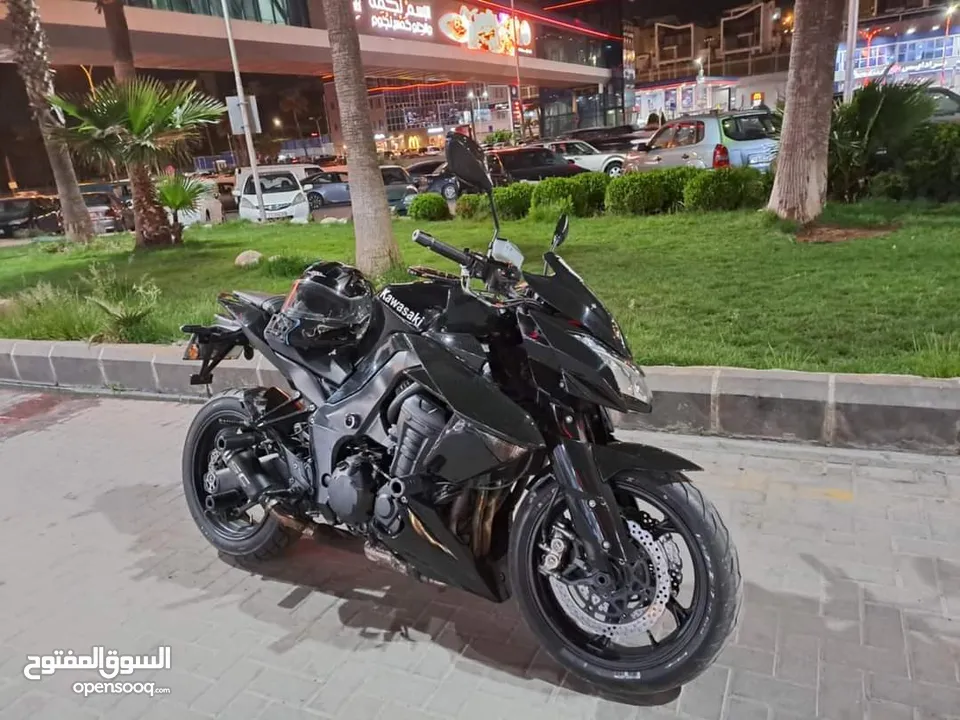 كوزاكي z1000   سنه الصنع 2011  الكيلومترات 40،000. 40.999  سعه المحرك 1000