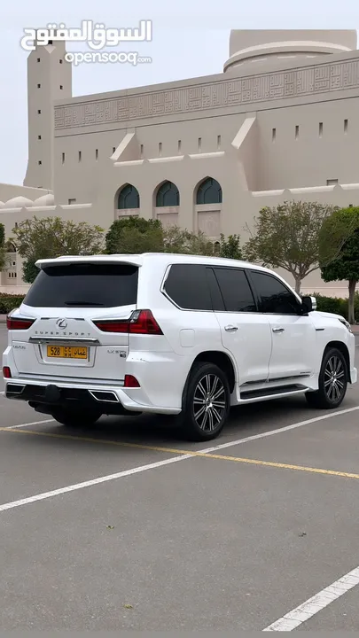 لكزس LX570 قمة في نظافه بصبغ الوكاله