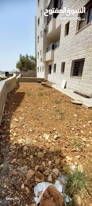 شقة مع حديقة للبيع بالقرب من المقاطعة بعين مصباح