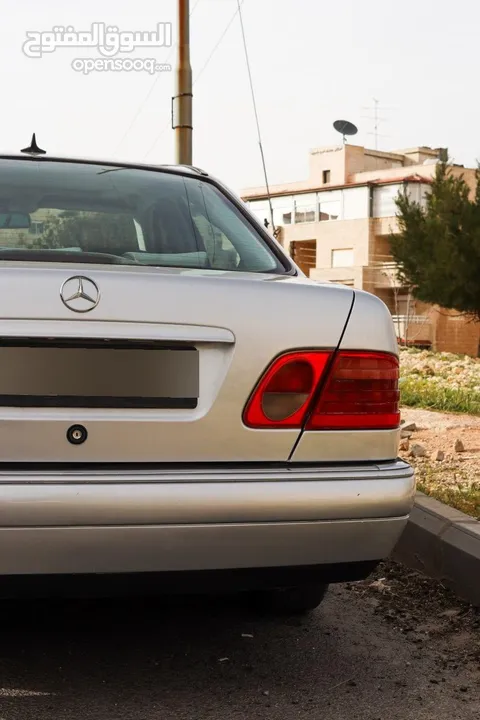 مرسيدس E200  موديل 1999 فل مع فتحة