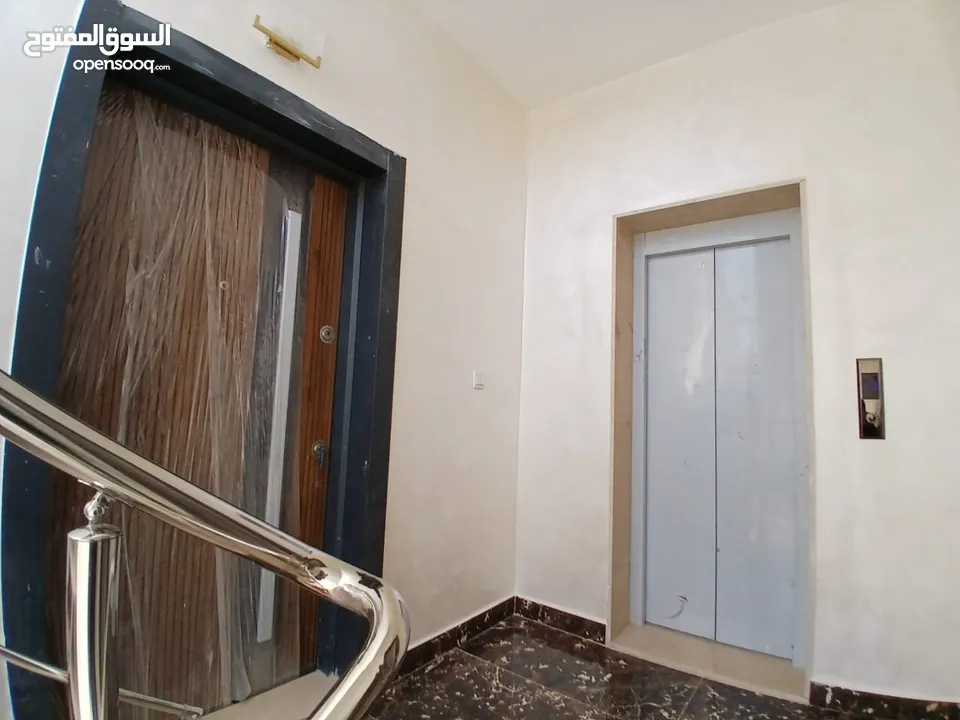 شقة فاخرة جديدة لم تسكن في أرقى واجمل مناطق دير غبار