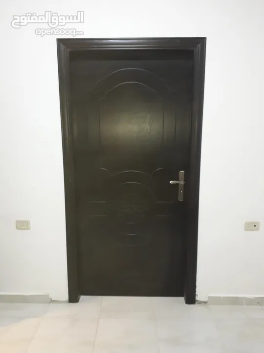 نجار متنقل معلم لتصليح كافة الأعمال الخشبية أبواب ، غرف نوم ،حلوق